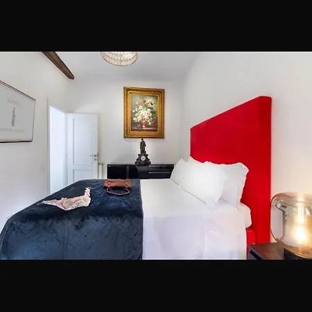 Daphne Trevi לינה וארוחת בוקר רומא